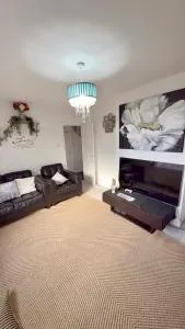 4 Spacious Bedroom House Seacroft with a Drive - Whitkirk