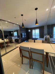 M&V Flats - Prédio Vision - 1,5 km Mané Garrincha - 500m Esplanada dos Ministérios - Vaga de garagem - Ar condicionado - Cama queen size - Piscina - Academia