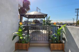Harborside Suite 10 with Hot Tub and King Bed