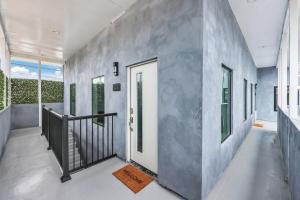 Harborside Suite 10 with Hot Tub and King Bed