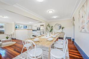 Cozy 5 BR Family Home in Balmain 4KM CBD