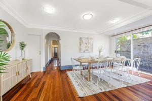 Cozy 5 BR Family Home in Balmain 4KM CBD