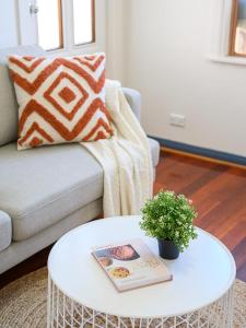 Cozy 5 BR Family Home in Balmain 4KM CBD