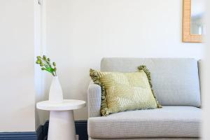 Cozy 5 BR Family Home in Balmain 4KM CBD