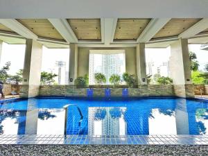 KL Tower Makati near Greenbelt with free access to gym, sauna & 100Mbps Wi-fi
