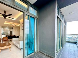 Sky 88 Comfy Balcony near KSL CIQ JB 3B2B