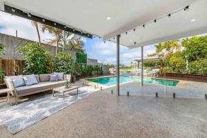 Luxury 5-Bedroom Canal-Front Retreat in Mooloolaba