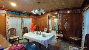 Highland Queen Houseboat