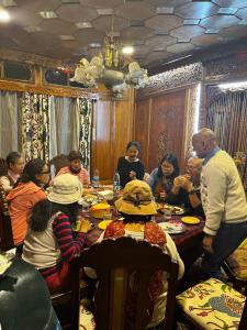 Highland Queen Houseboat