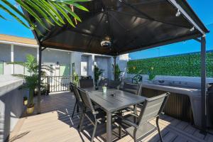 Harborside Suite 08 with Hot Tub