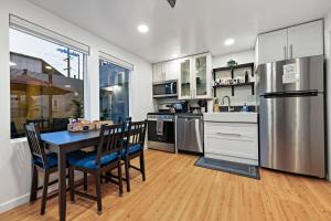 Harborside Suite 08 with Hot Tub