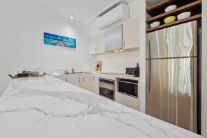 Private Beach Club Apartment in Building 2