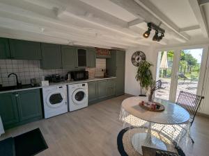 Maison de charme avec terrasse et jardin clos à Messas - FR-1-590-568