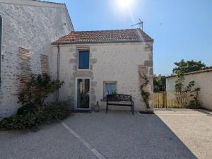 Maisons de vacances Maison de charme avec terrasse et jardin clos a Messas - FR-1-590-568 : photos des chambres