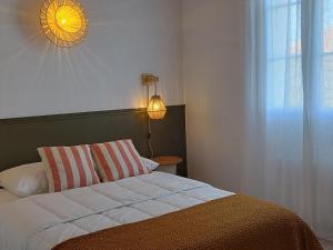 Maisons de vacances Maison renovee Saint-Denis, proche ocean, jardin, parking - FR-1-778-43 : photos des chambres