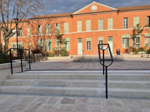 Appartements Appartement T2 climatise avec balcon et parking a La Londe - FR-1-826-1 : photos des chambres