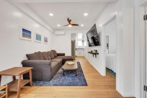 Harborside Suite 06 with Hot Tub and King Beds