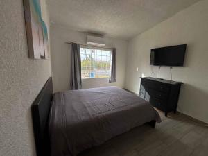 Shoreline Condo 5 Desert Oasis Free Wifi, Cool AC