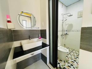 Monkeyland Cham island Homestay