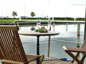 Floating freedom by the Dodekalitten