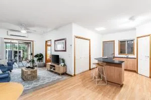 Dave and Jayne's Retreat - Clyde