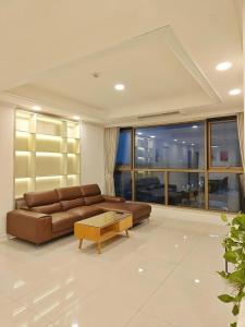 Starlake DAEWOO Apartments by Emily