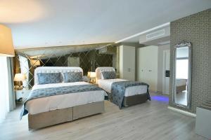 Perada Suite & Room