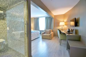 Perada Suite & Room