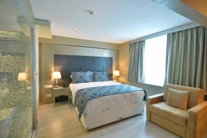Perada Suite & Room