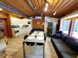 Kelolehto 20 järven ja ladun lähellä