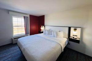 Suite room in Ramada by Wyndham Sparta/At Speedway