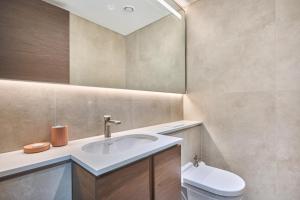 STAY BY LATINEM Luxury 1BR Holiday Home CVG 4204 Near Burj Khalifa