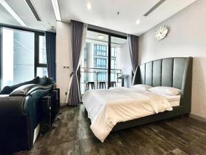 Vinhomes Metropolis by Emily in Town