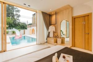 Villa Isla on the beach, by saya