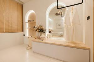 Villa Isla on the beach, by saya