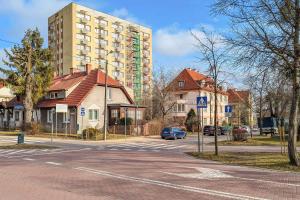 Słoneczny Apartament z Pięknym Widokiem, Balkon & Parking by Noclegi Renters