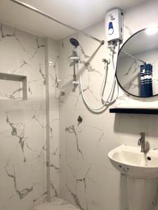 FountainBlue Hotel and Banquet Hall