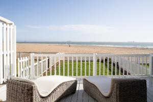 Art Cabin At The Beach