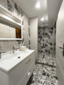 Paradise and Love Room