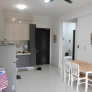 Cityview 2BR Country Garden Danga Bay - Natol
