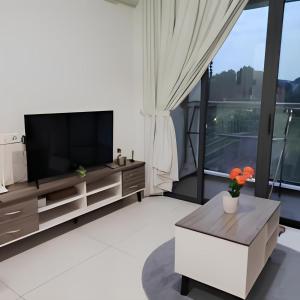 Cityview 2BR Country Garden Danga Bay - Natol