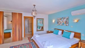 Villa Lagoon with stunning sunset views