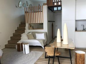 Maisons de vacances Lily l'Acrobate Aubagne-Cassis-Aix en Provence : Maison 2 Chambres