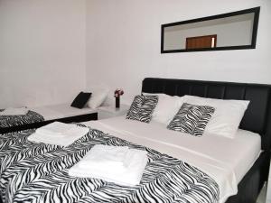 Amazing view with swimingpool House Panorama