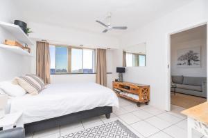 Sea Point, Secure, Modern 1 Bedroom Apartment