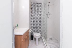 Sea Point, Secure, Modern 1 Bedroom Apartment