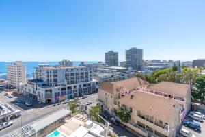 Sea Point, Secure, Modern 1 Bedroom Apartment