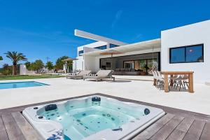 Villa Can Pep Sa Guaita - Curated Design & Outdoor Area 10 minutes from beaches, Calm Area
