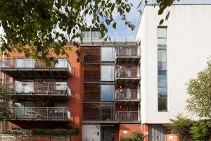 2Bedroom 2Bathroom Large Modern Apartment with Balcony at Kings Cross