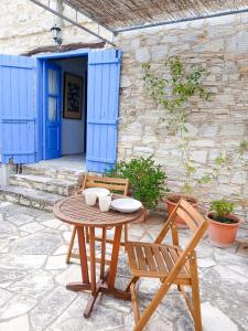 Cozy Courtyard Apartment